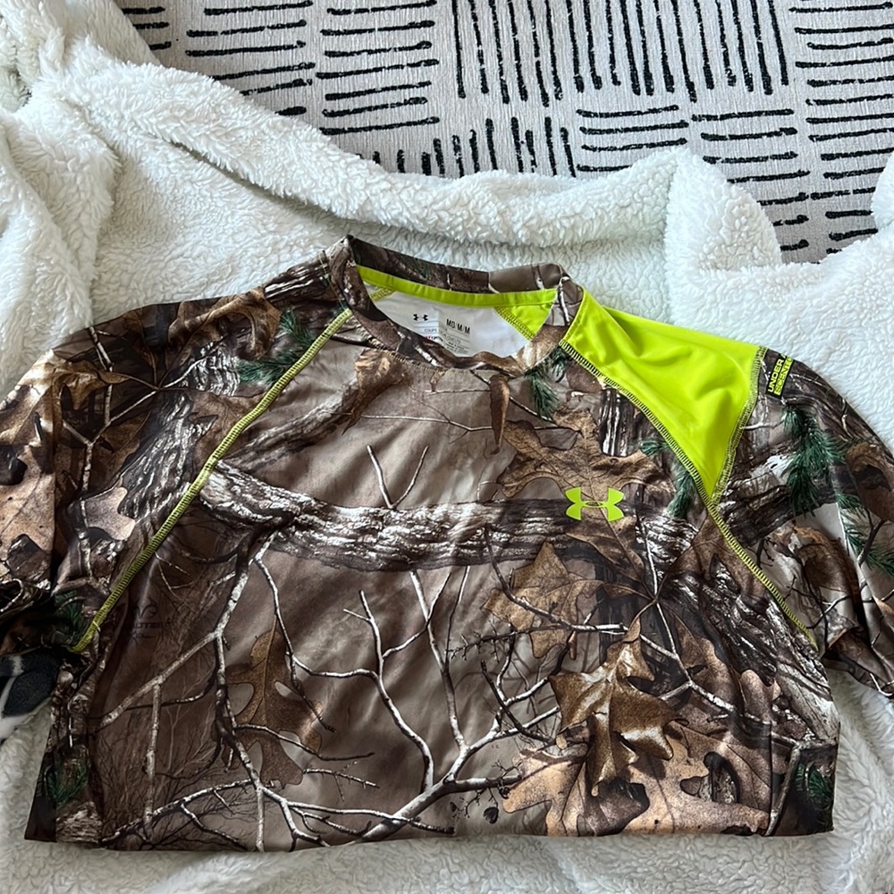 End under armour t shirt medium